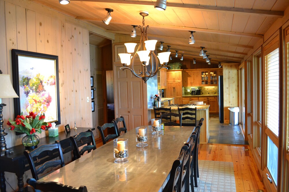 Gorgeous Lodge Style Lake House! Perfect for Family Gatherings!