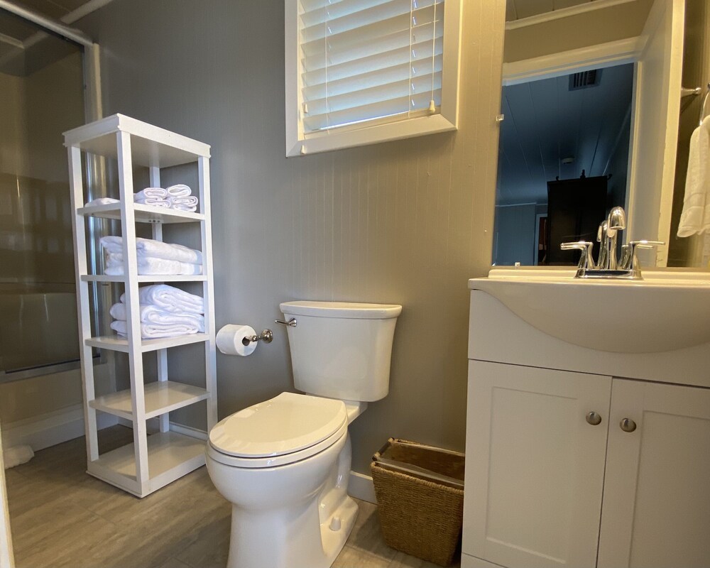 Gorgeous Lodge Style Lake House! Perfect for Family Gatherings!