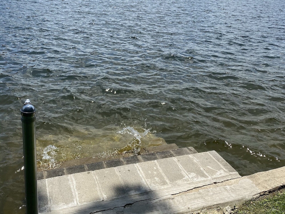 Gorgeous Lodge Style Lake House! Perfect for Family Gatherings!