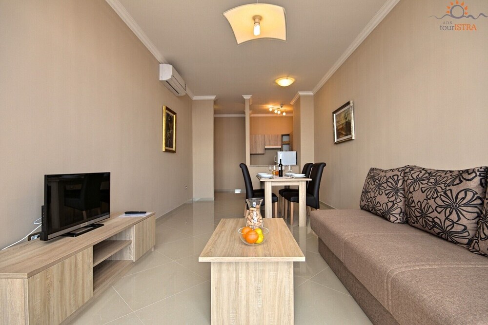 Rotonda Inn / A10 in Novigrad in Novigrad Istria, Croatia