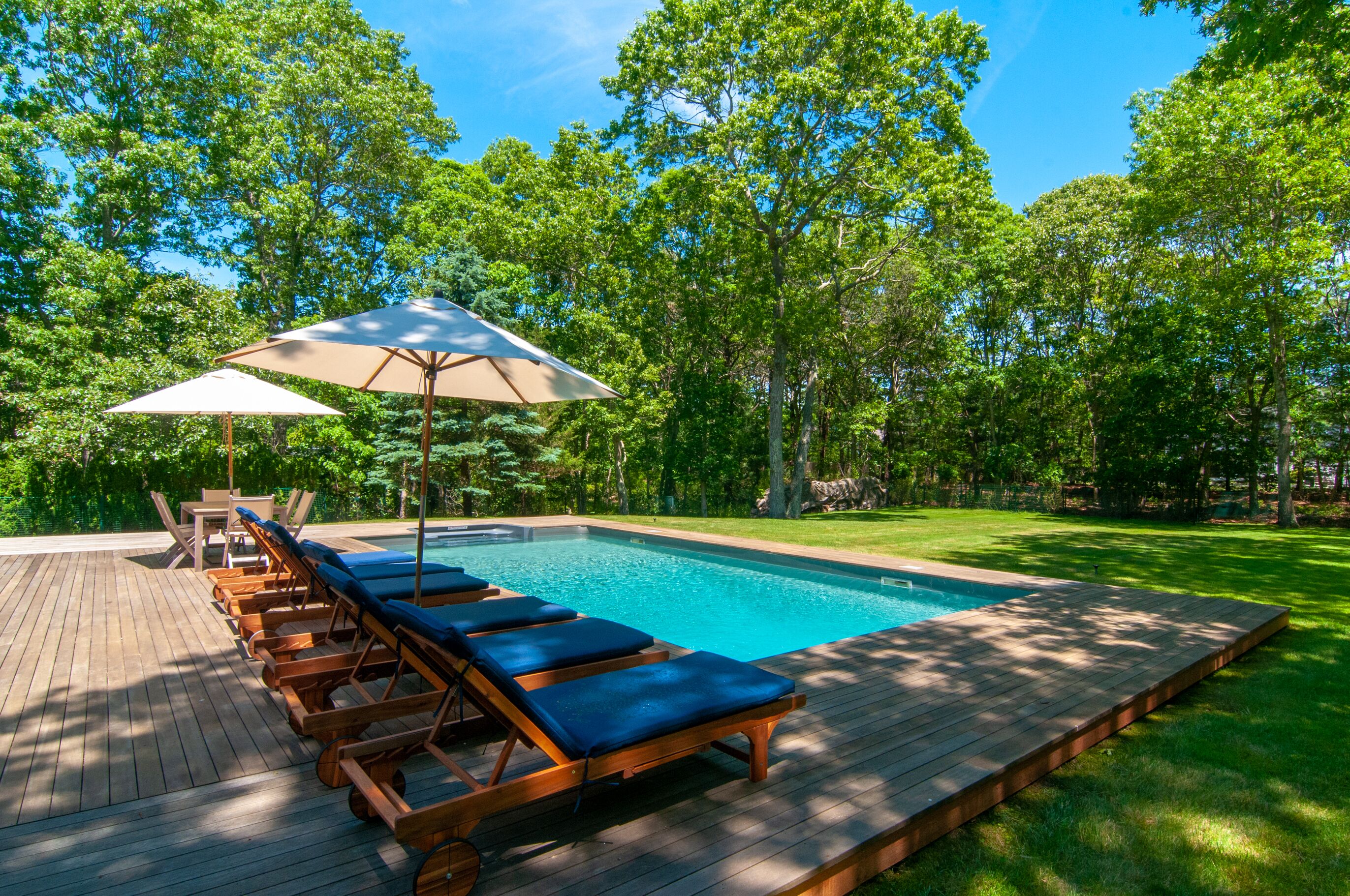 Private, Charming, Lovely Farmhouse situated on 1 acre in Wainscott, United States