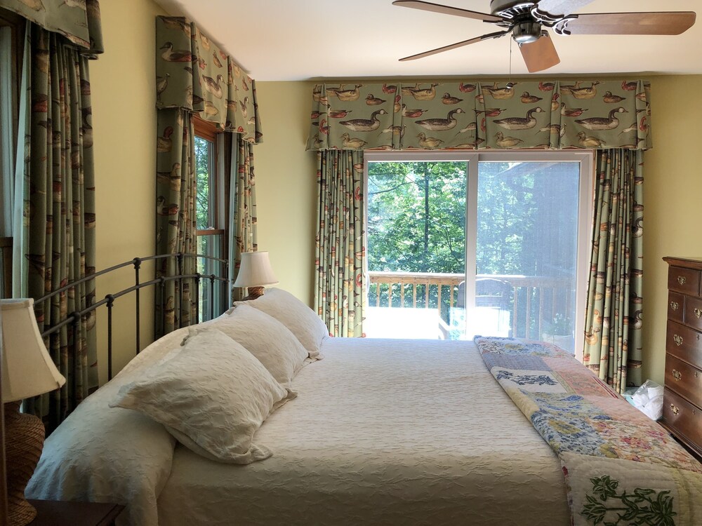 Lakefront cabin with firepit on Lake Hiwassee in “Bear Paw” Murphy, NC