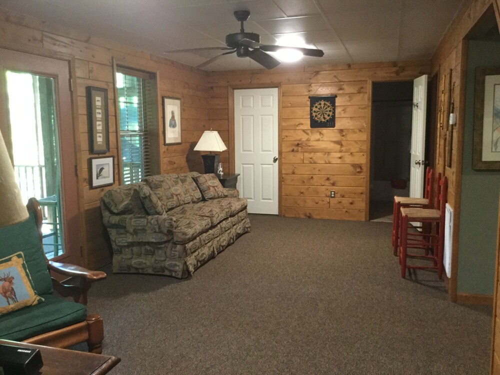 Lakefront cabin with firepit on Lake Hiwassee in “Bear Paw” Murphy, NC
