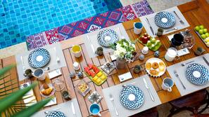 2 outdoor pools