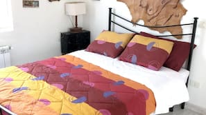 3 bedrooms, desk, iron/ironing board