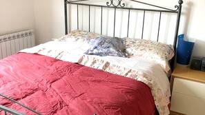 3 bedrooms, desk, iron/ironing board