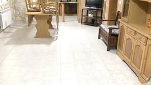 Fridge, microwave, hob