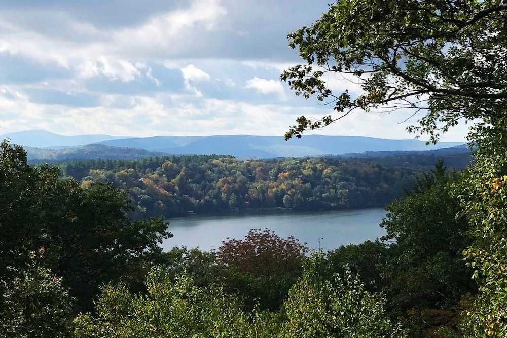 Private Berkshires Hilltop Retreat w Magic View, 1mi to Lake Garfield