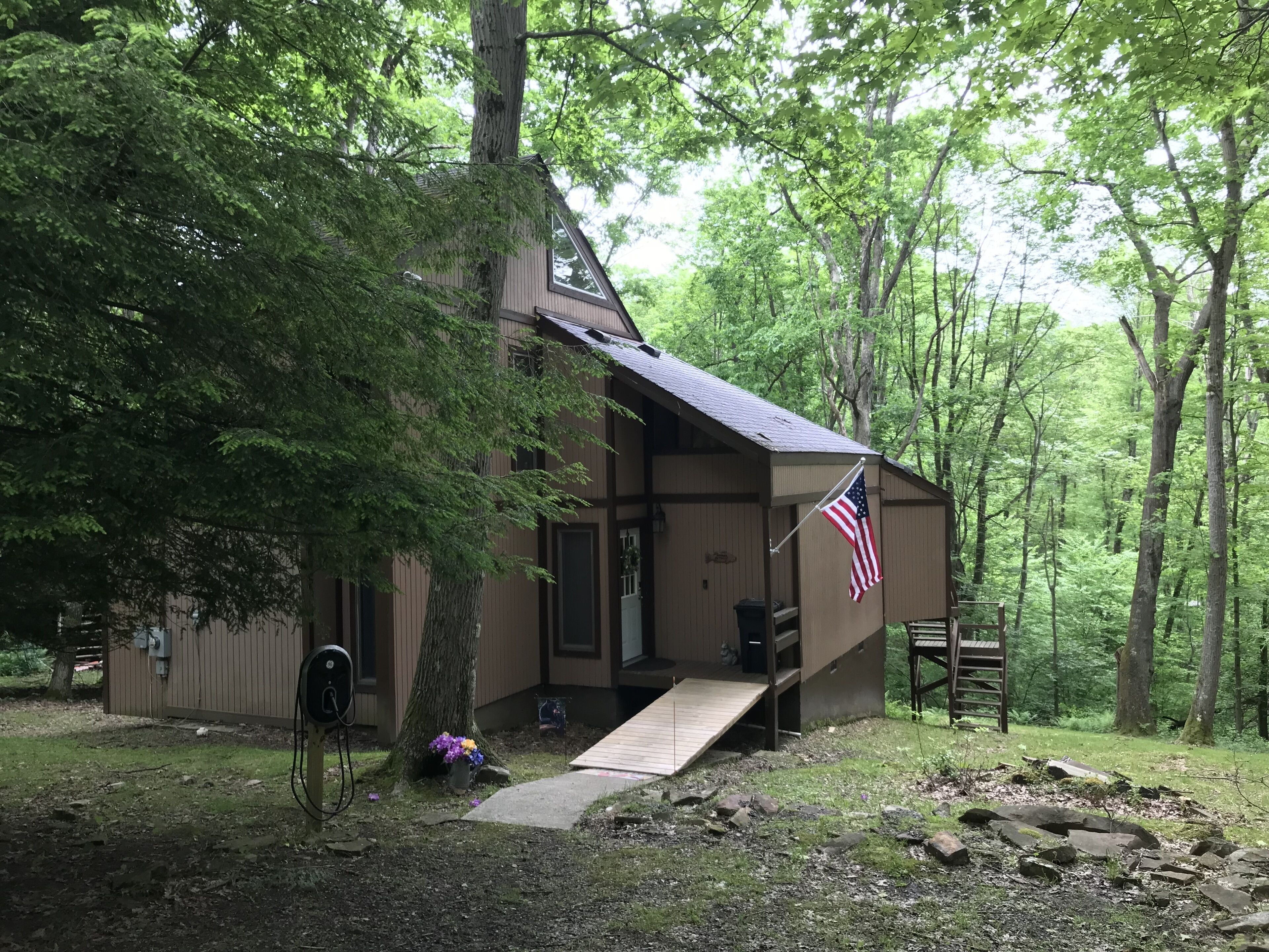 Chalet W/indoor Pool and EV Charger at Alpine Lake Resort in Morgantown, United States