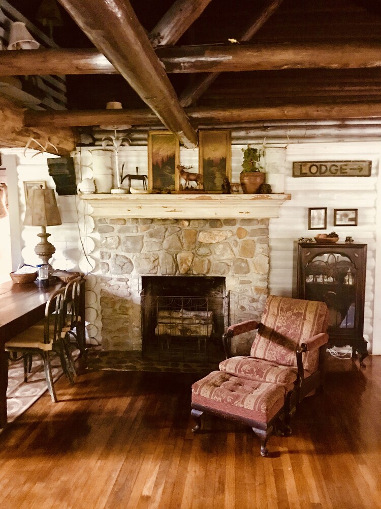 Rustic Renovated Lake Area Log Cabin