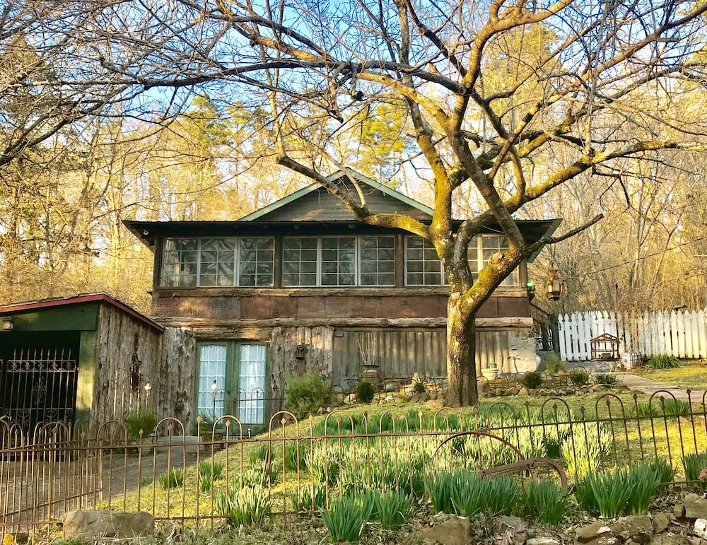 Rustic Renovated Lake Area Log Cabin