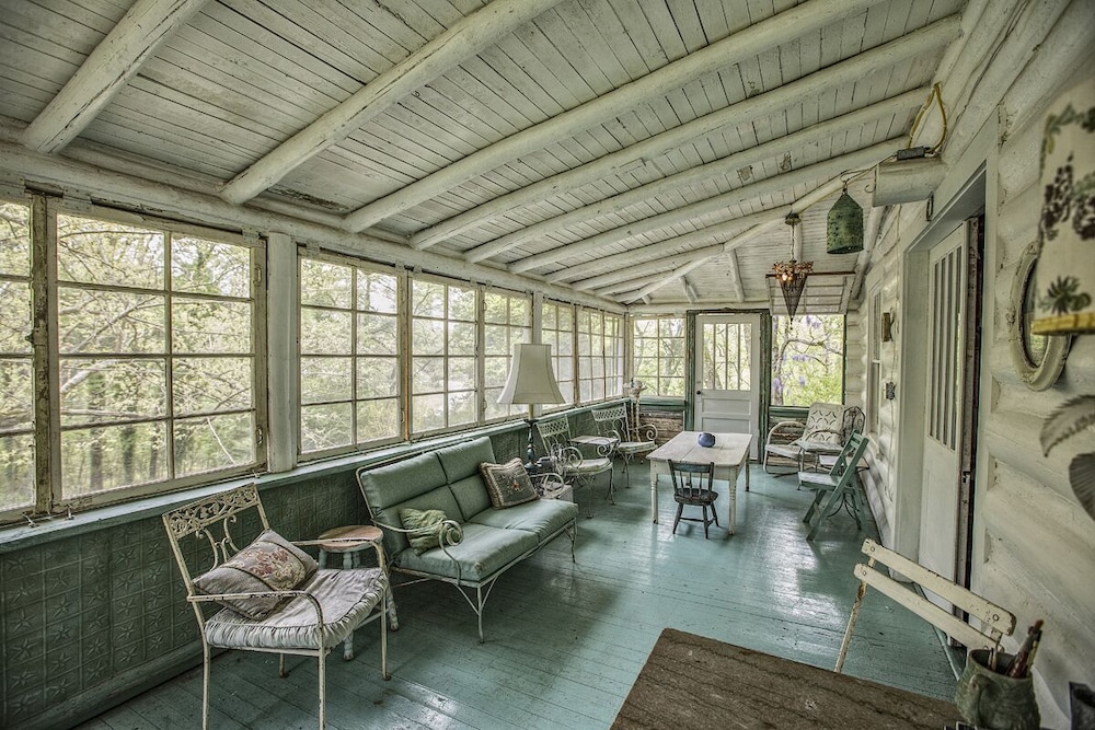 Rustic Renovated Lake Area Log Cabin