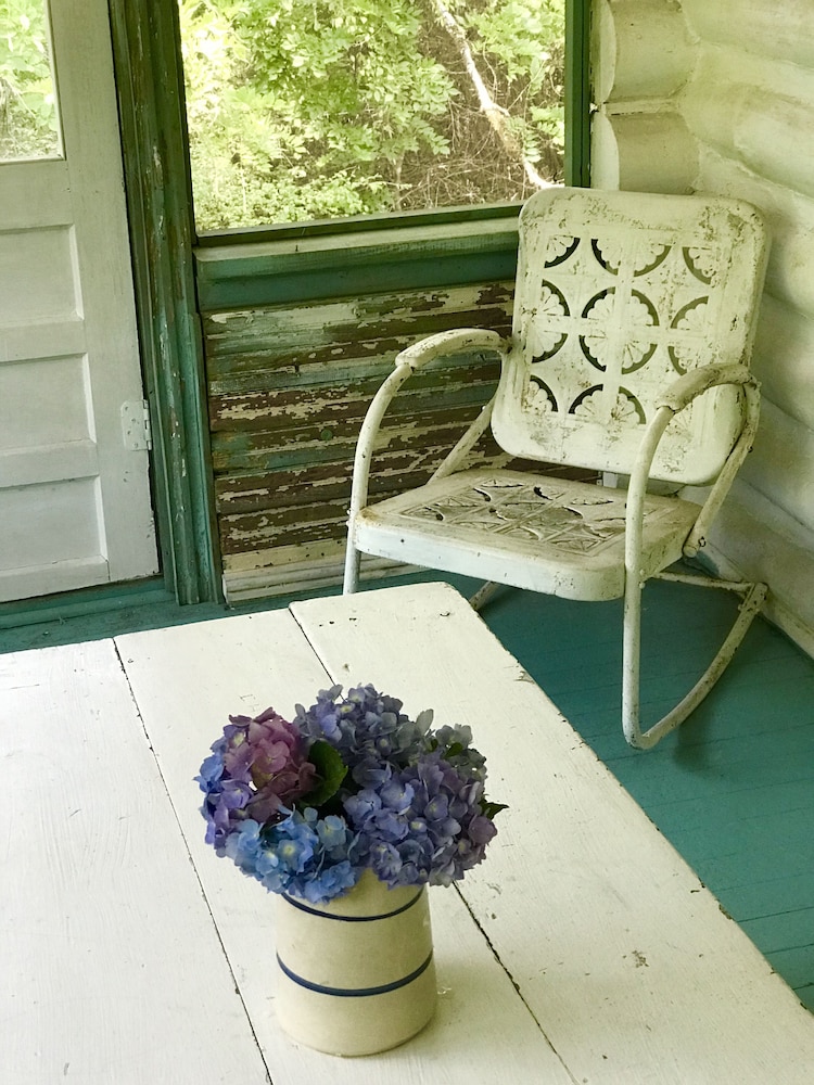 Rustic Renovated Lake Area Log Cabin