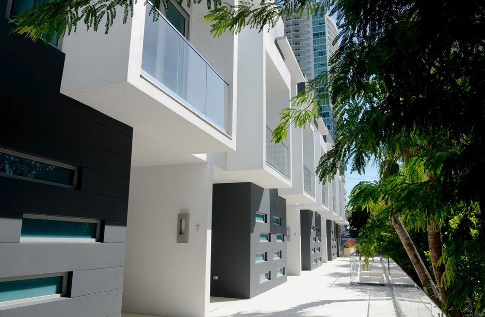 beautiful townhouse on Brickell Miami´s prestigious residential are, free wifi