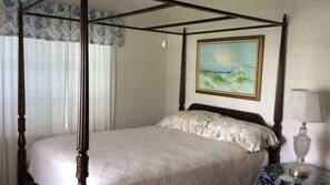 3 bedrooms, iron/ironing board, Internet, linens
