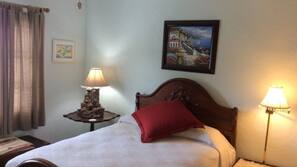 3 bedrooms, iron/ironing board, Internet, linens