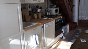 Fridge, microwave, oven, hob