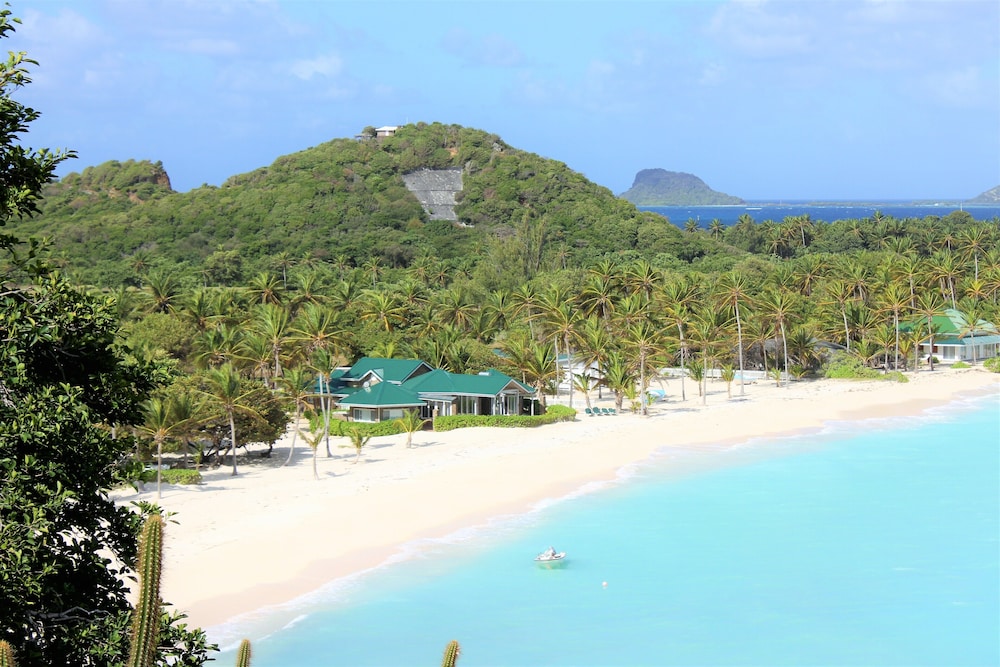 Luxury Tropical Beachfront, Fully Equipped Home With Stunning Views