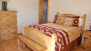 2 bedrooms, iron/ironing board, Internet, linens