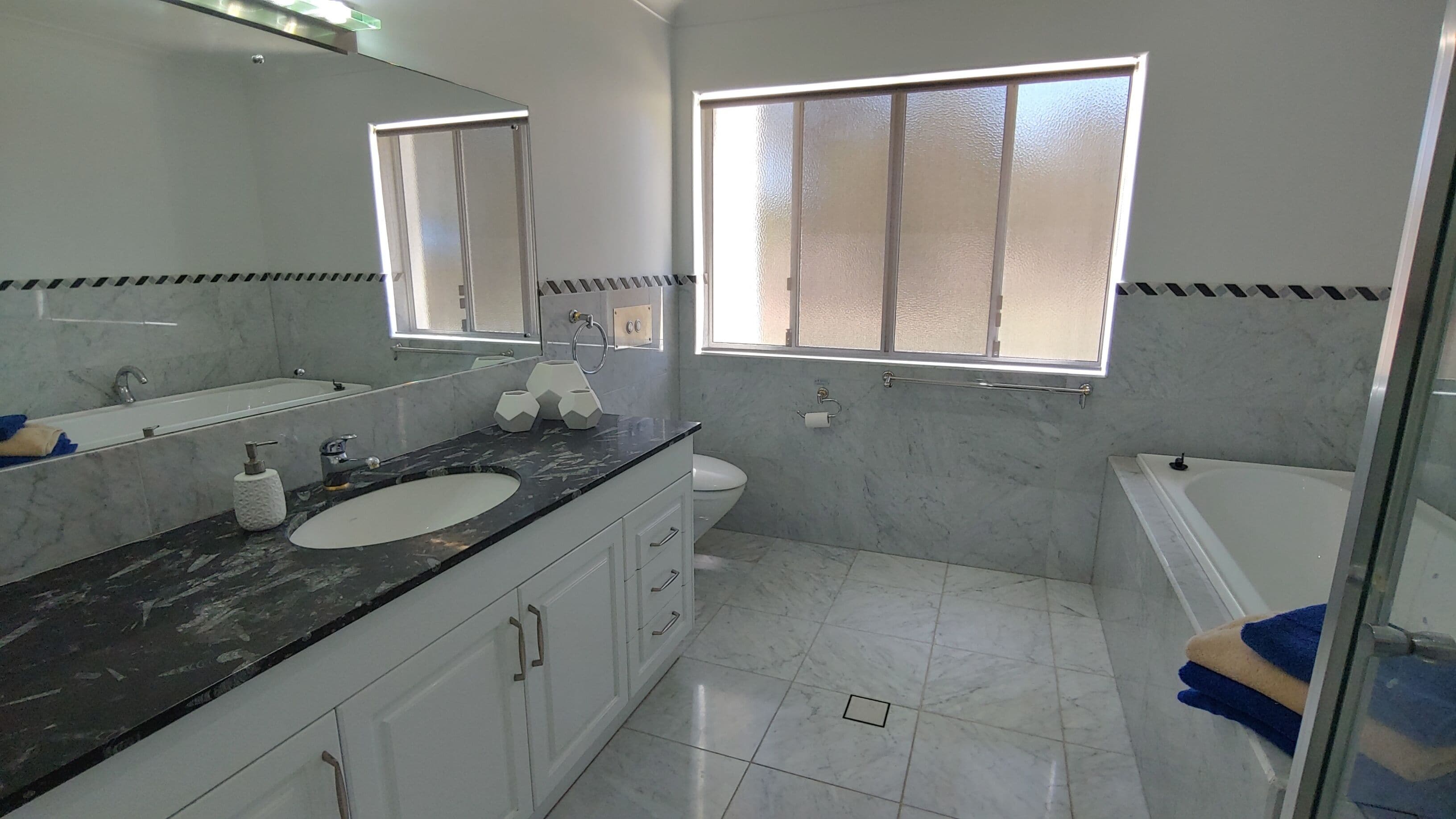 Spacious2 Bedroom Guest Unit, Private Bath and Kitchen on 5 Acres. Free Wifi