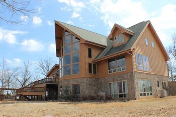 Warragundi Point Lakehouse And Cabin On Magnificent Bull Shoals