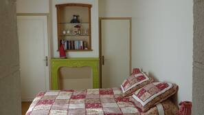1 chambre, fer et planche à repasser, lits bébé, accès Internet
