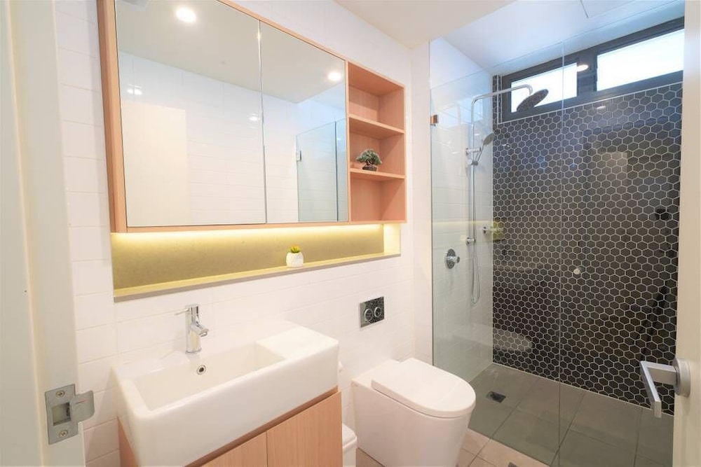 2 BR Unit 10 Mins Cbd, Near Grounds of Alexandria