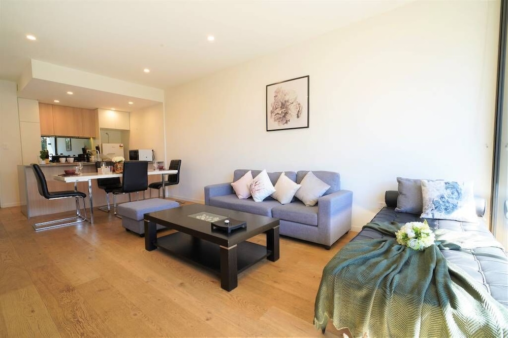 2 BR Unit 10 Mins Cbd, Near Grounds of Alexandria