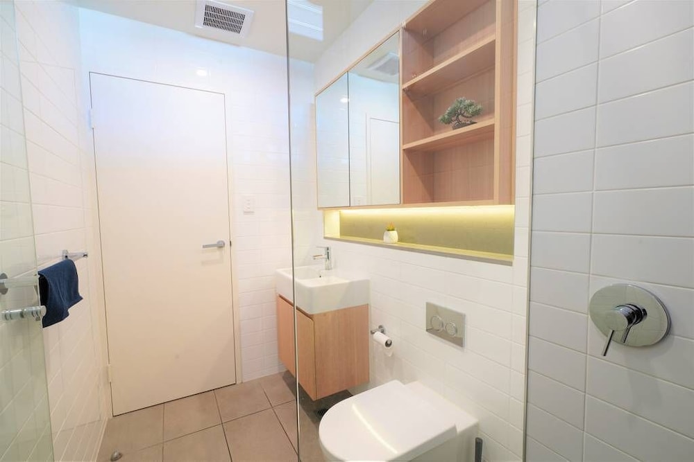 2 BR Unit 10 Mins Cbd, Near Grounds of Alexandria