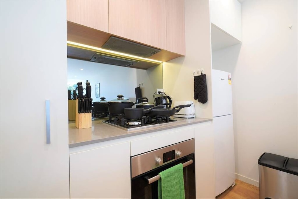 2 BR Unit 10 Mins Cbd, Near Grounds of Alexandria