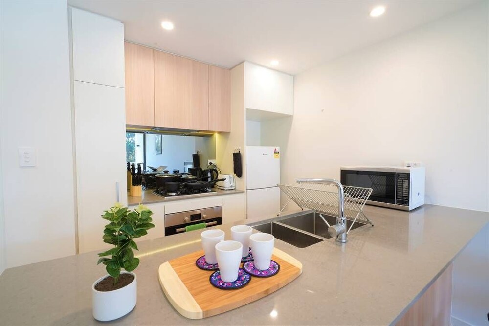 2 BR Unit 10 Mins Cbd, Near Grounds of Alexandria