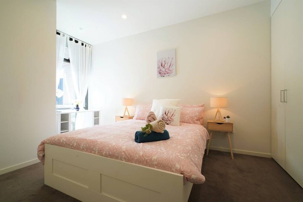 2 BR Unit 10 Mins Cbd, Near Grounds of Alexandria