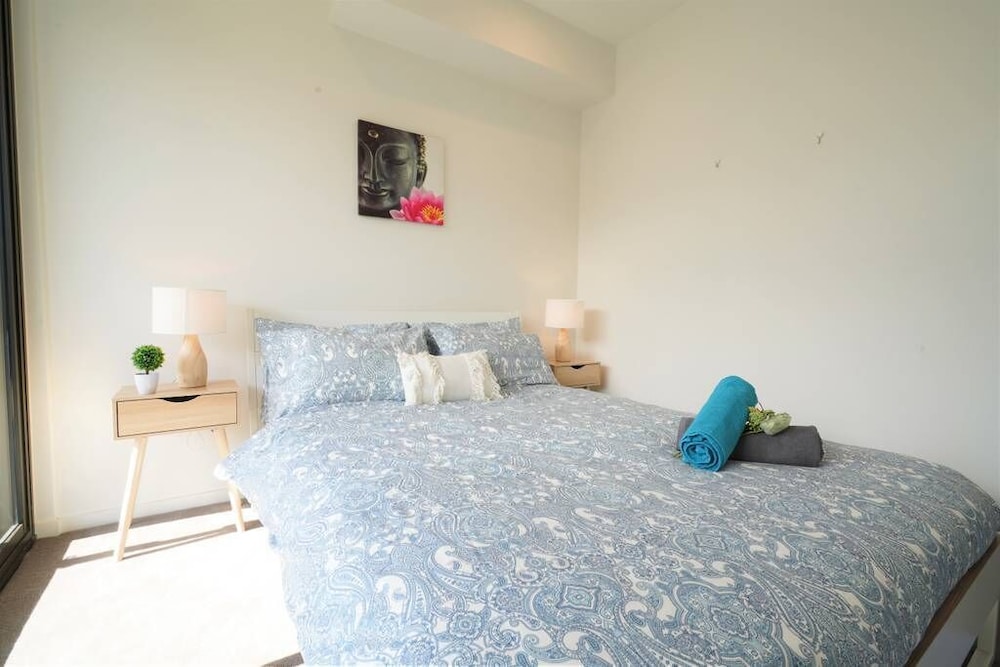 2 BR Unit 10 Mins Cbd, Near Grounds of Alexandria