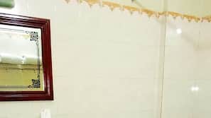 Shower, free toiletries
