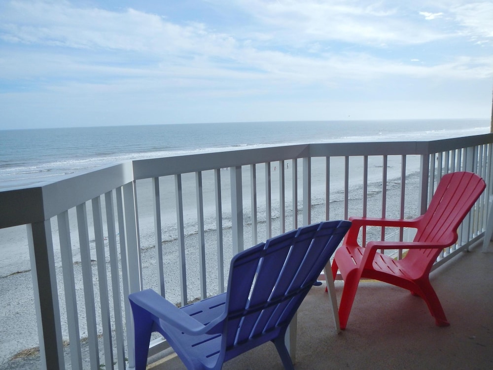Beautiful Oceanfront Folly Beach Condo, 2 Pools, Large Beachfront Deck