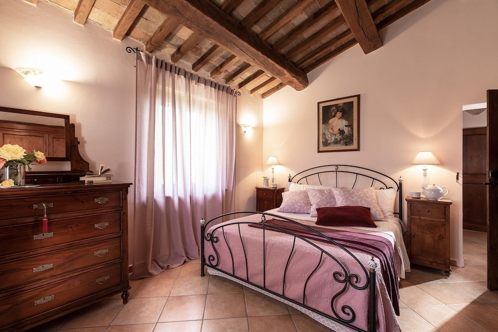 Villa Amata 12 Five Bedroom Villa, Sleeps 12 Urbania Vrbo