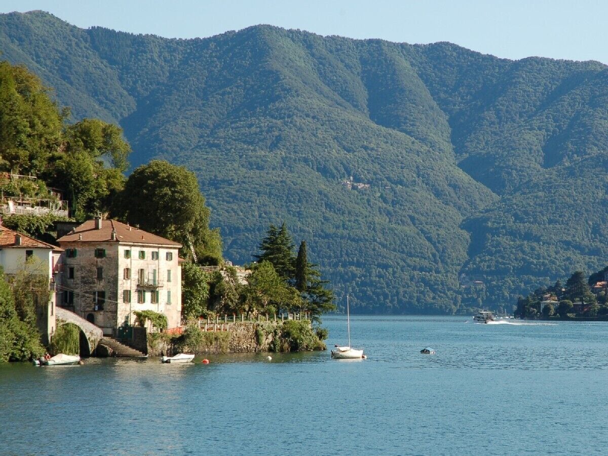 Beautiful spacious apartment & private garden in sought after lakeside location in Nesso, Italy