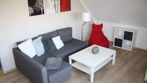 Fernseher, Bücher, Stereoanlage