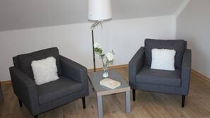 Fernseher, Bücher, Stereoanlage