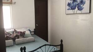 Desk, free WiFi, linens