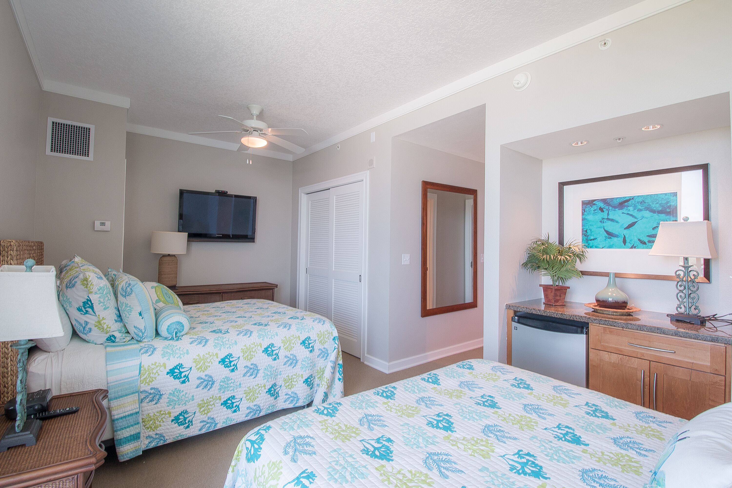 ヤシの木 オーシャンブリーズ 塩辛い空気 日焼けした髪 エンドレスサマー 口コミ 部屋写真 料金 お得情報 エクスペディア