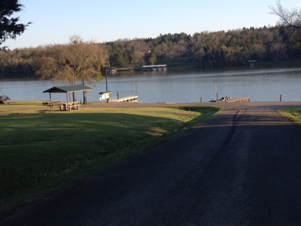 SNOWS LOG CABIN ON LAKE DARDANELLE ON DUBLIN BAY ??, Scranton, AR