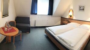 Hypo-allergenic bedding, in-room safe, desk, blackout curtains