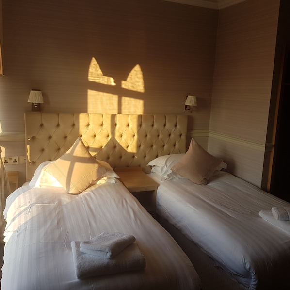 Traditional Double Room, 1 King Bed, Non Smoking | Primary image