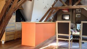 Réfrigérateur, four, fourneau de cuisine, bouilloire électrique