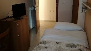 1 bedroom, in-room safe, desk, iron/ironing board