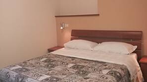1 bedroom, in-room safe, desk, iron/ironing board