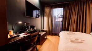 In-room safe, desk, iron/ironing board, free WiFi