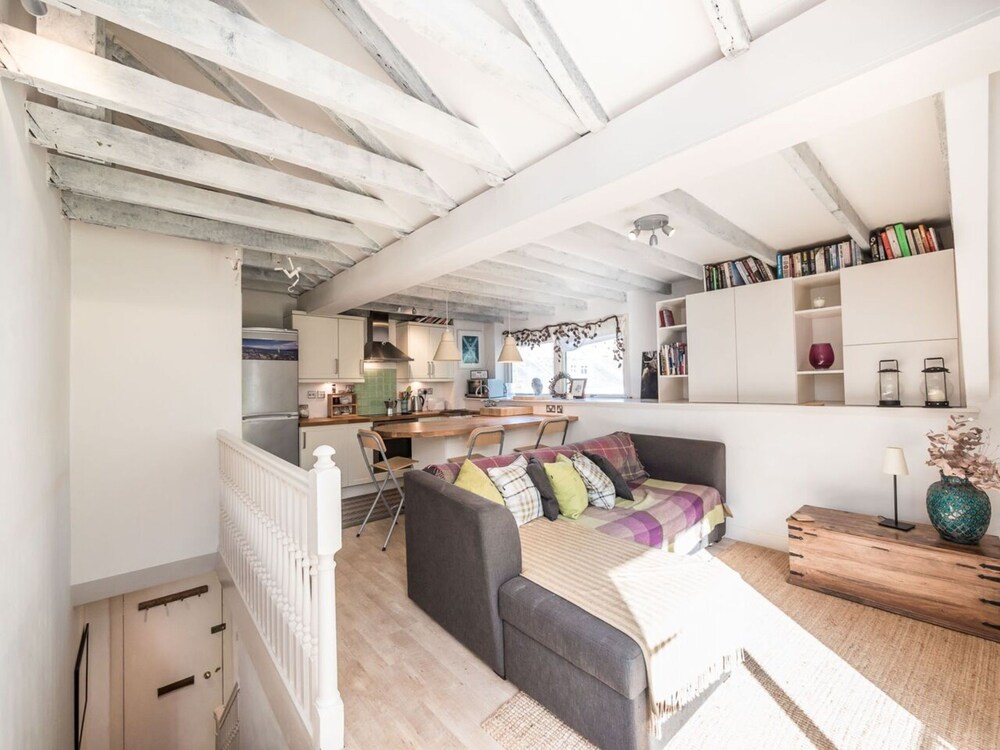 1 Bedroom Apartment By The Water Of Leith In Edinburgh