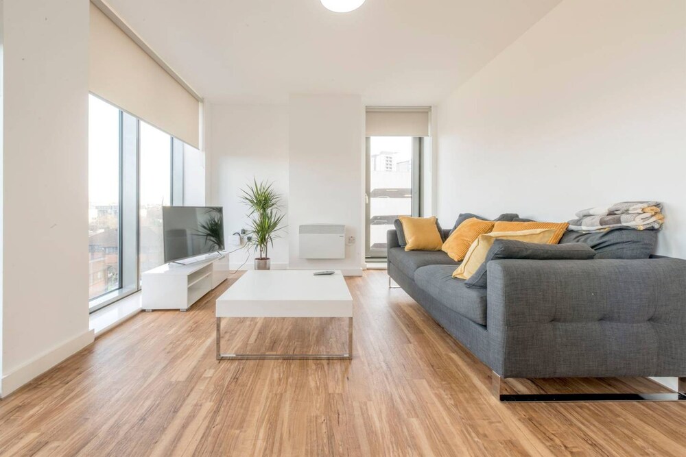 2 Bedroom Apartment In Media City Manchester Salford Gbr